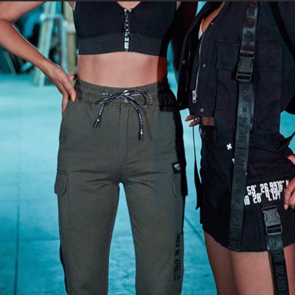 Nwt: LF The Brand
Size S Cargo Pants
